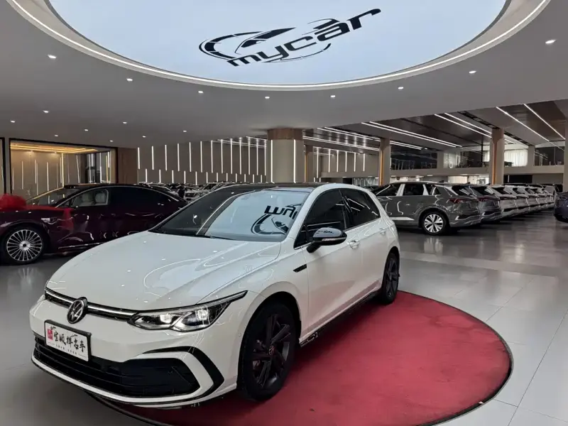 Volkswagen Golf, 2024