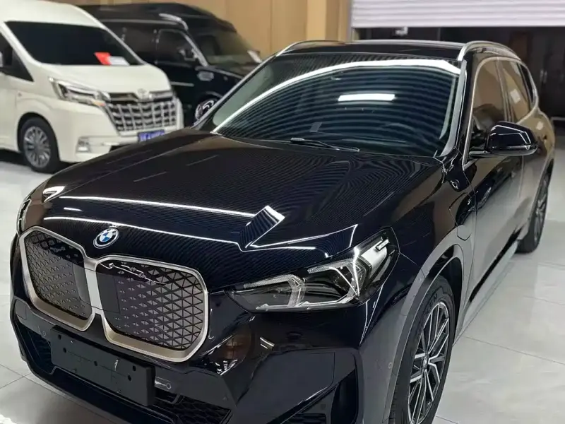 BMW iX1, 2025