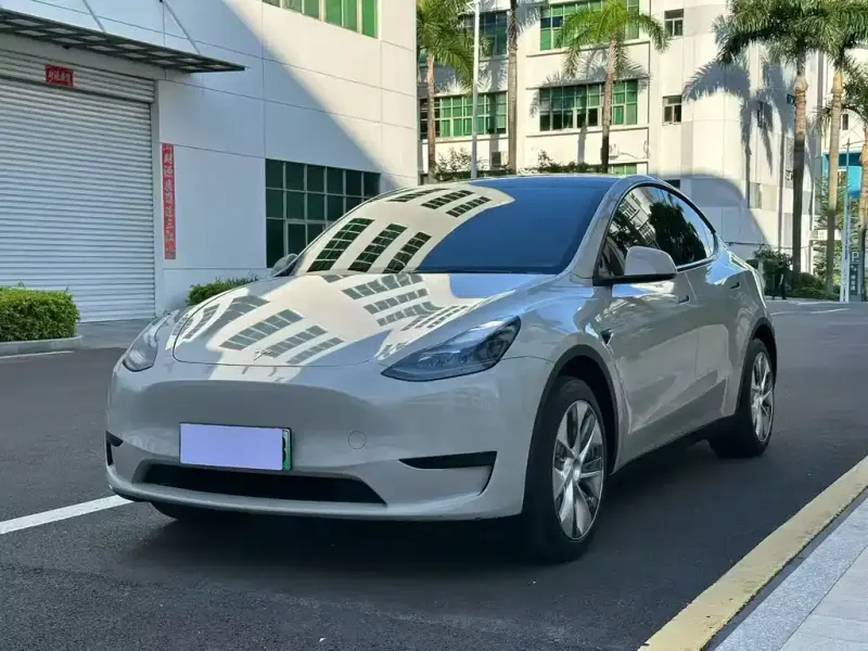 Tesla Model Y, 2023