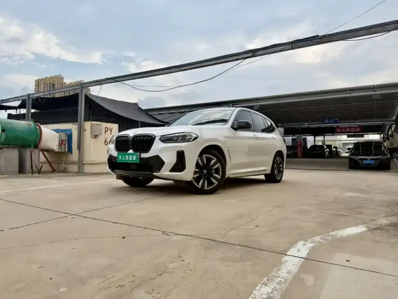 BMW iX3, 2025