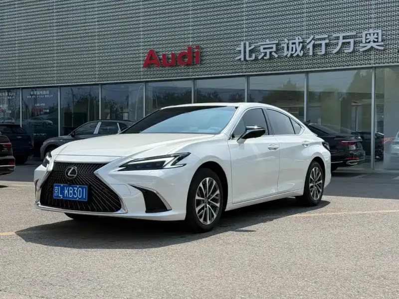 Lexus ES, 2025