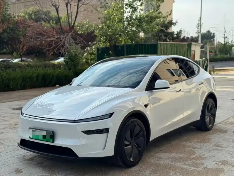 Tesla Model Y, 2025