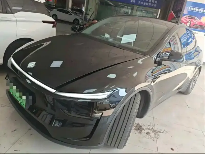 Tesla Model Y, 2025