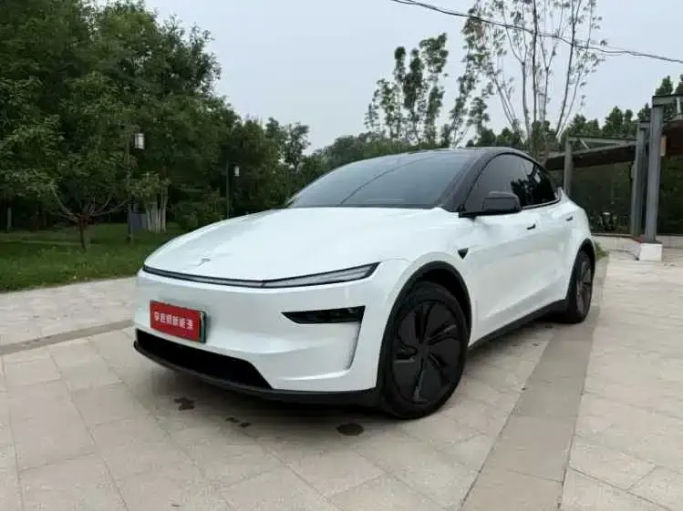Tesla Model Y, 2025