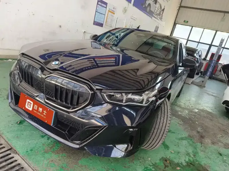 BMW 5 Series, 2025