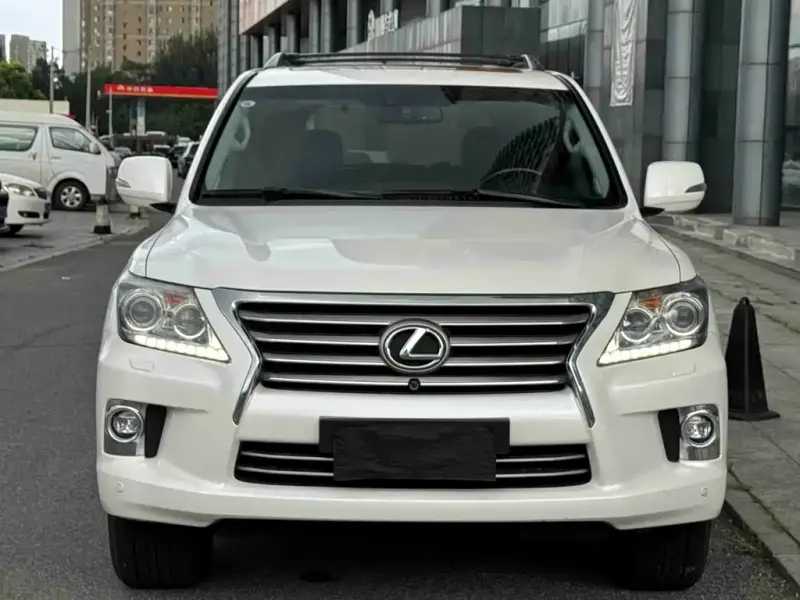 Lexus LX, 2013