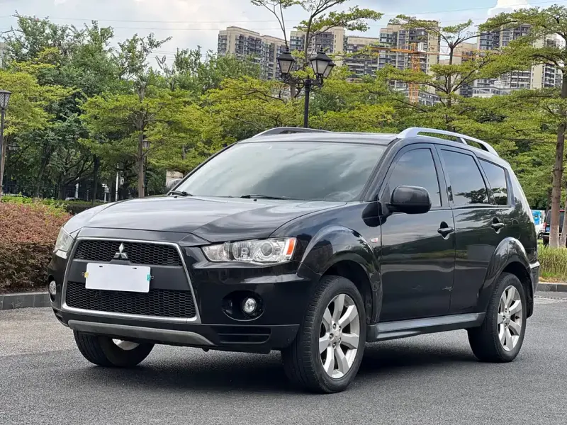 Mitsubishi Outlander (Import), 2009