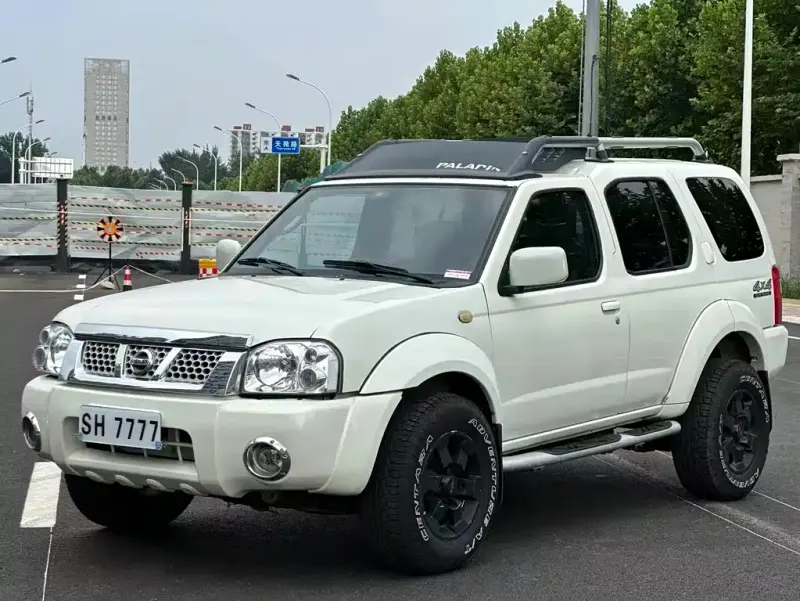 Nissan Paladin, 2012 — фото 1