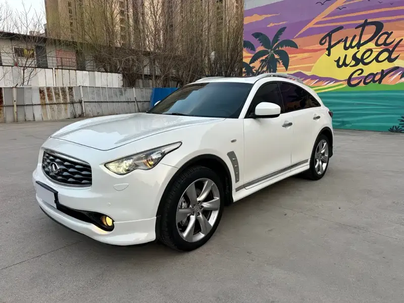 Infiniti FX, 2010