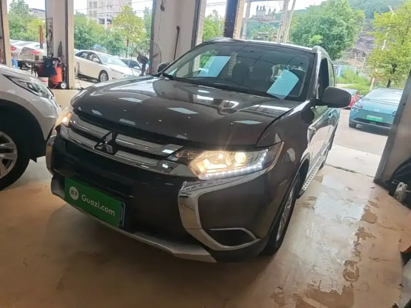 Mitsubishi Outlander, 2016