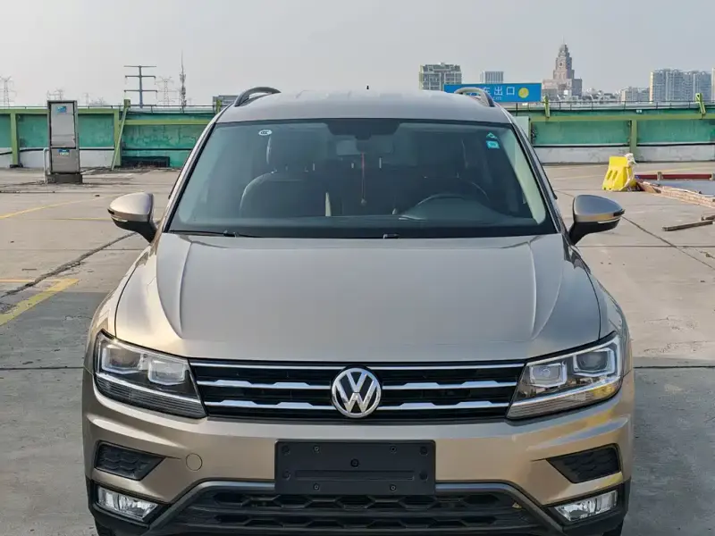 Volkswagen Tiguan L, 2018 — фото 1
