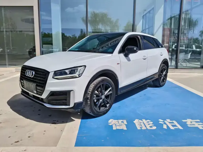 Audi Q2L, 2021