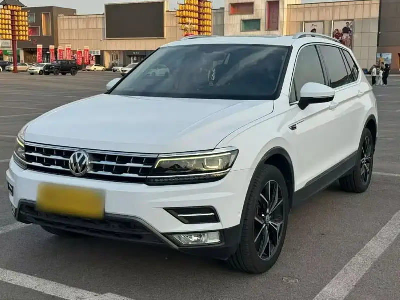 Volkswagen Tiguan L, 2017 — фото 1