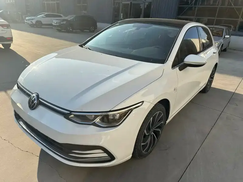 Volkswagen Golf, 2024