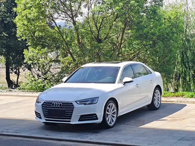 Audi A4L, 2017 — фото 1