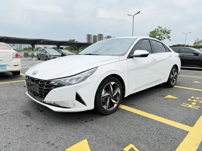 Hyundai Elantra, 2022