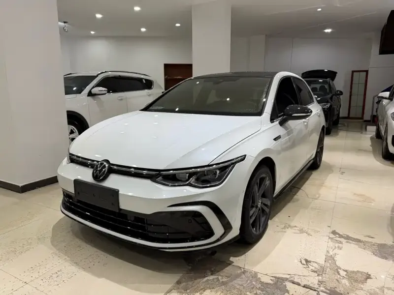 Volkswagen Golf, 2022