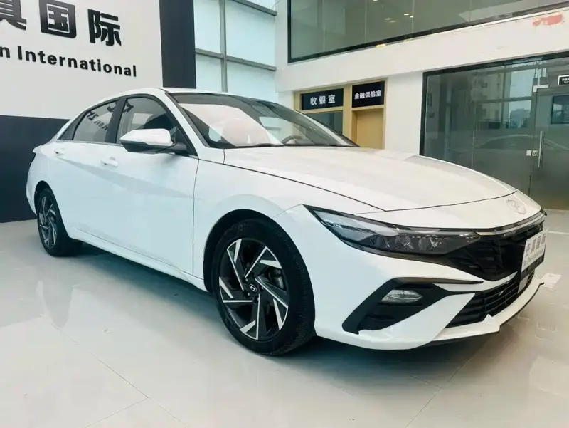 Hyundai Elantra, 2023