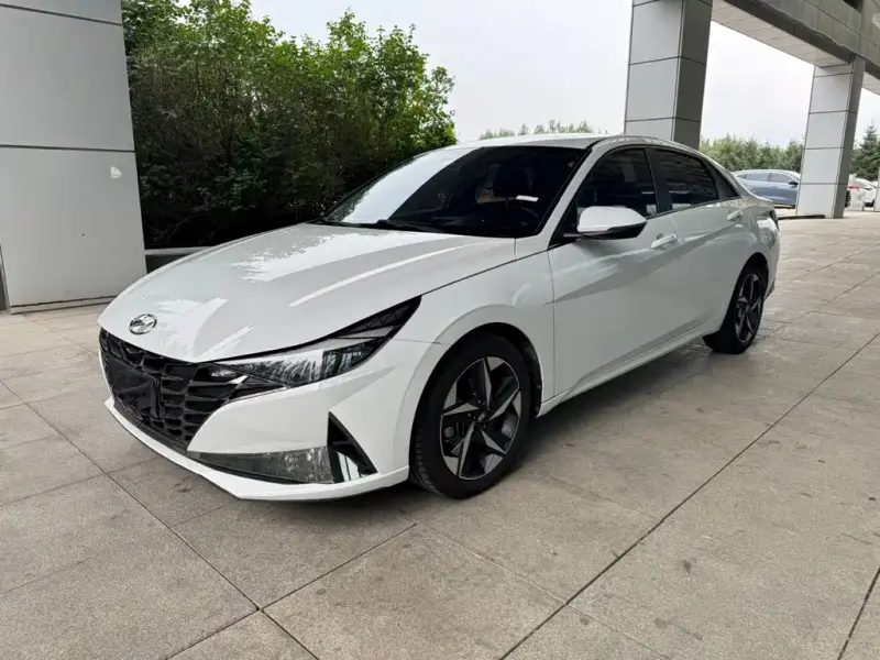 Hyundai Elantra, 2022
