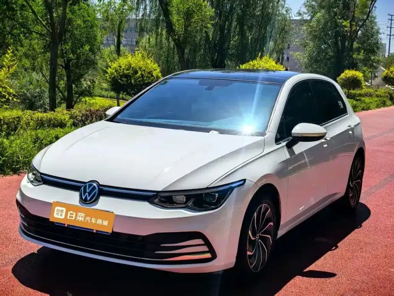 Volkswagen Golf, 2024