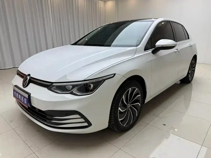 Volkswagen Golf, 2022