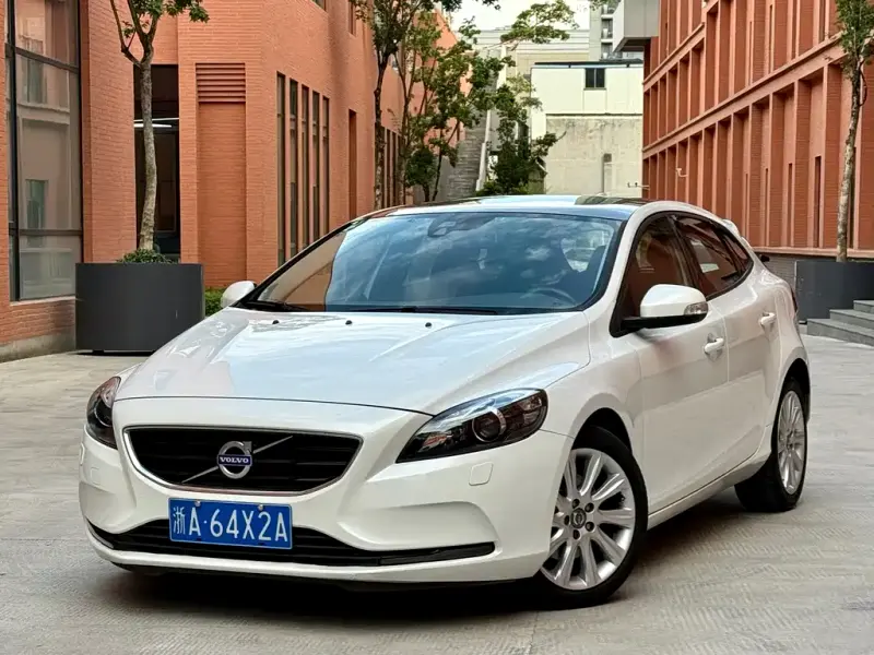 Volvo V40, 2014