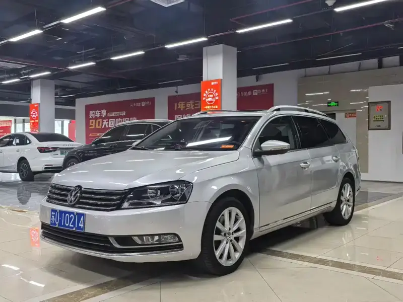 Volkswagen Magotan (Import), 2012