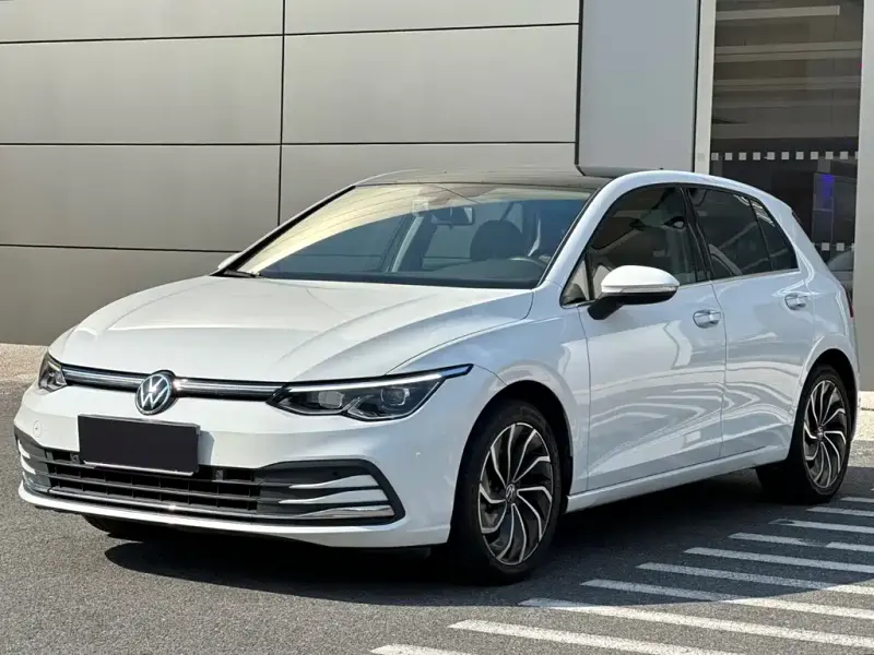 Volkswagen Golf, 2022