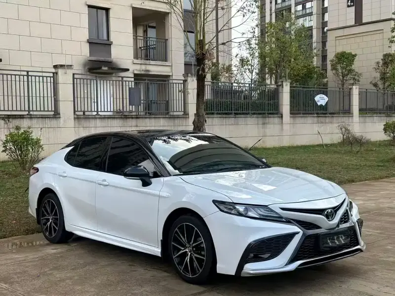 Toyota Camry, 2022 — фото 1