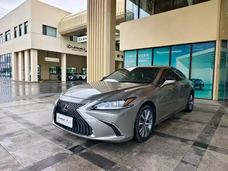 Lexus ES, 2020