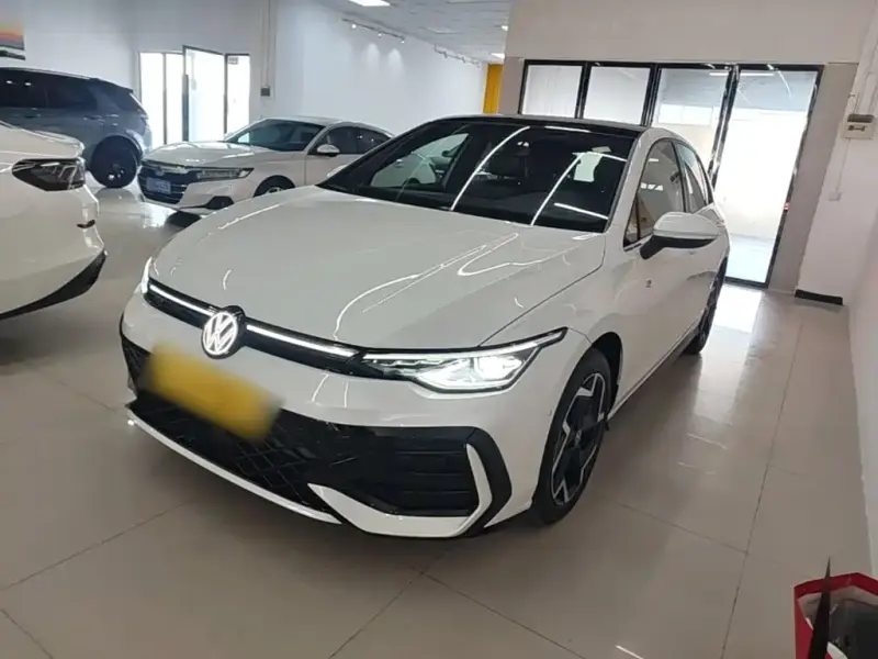 Volkswagen Golf, 2025