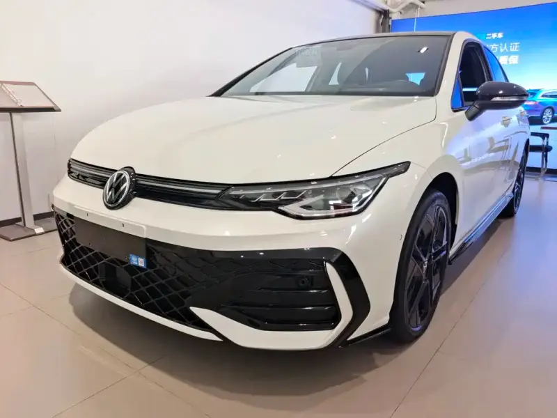 Volkswagen Golf, 2024