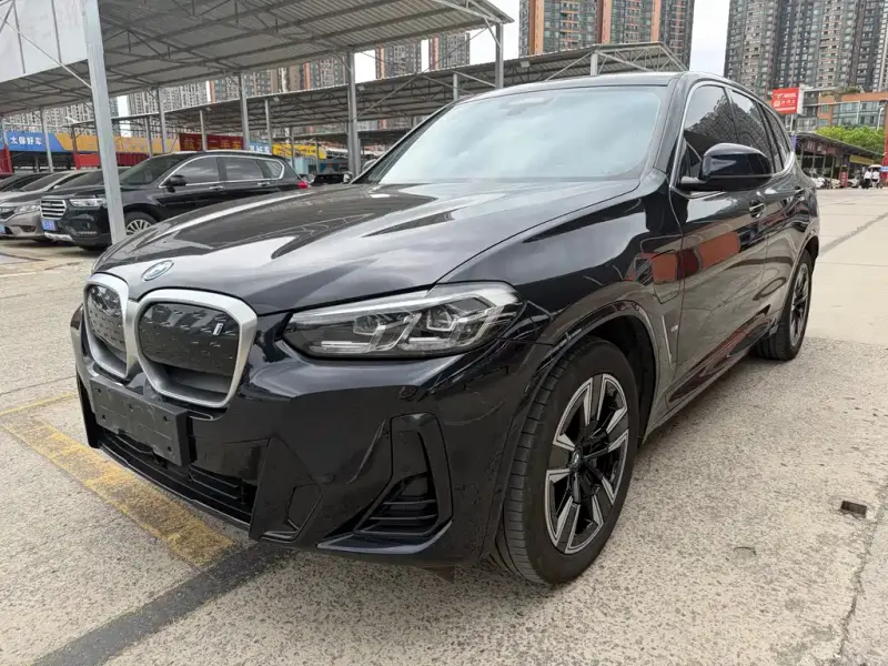 BMW iX3, 2023