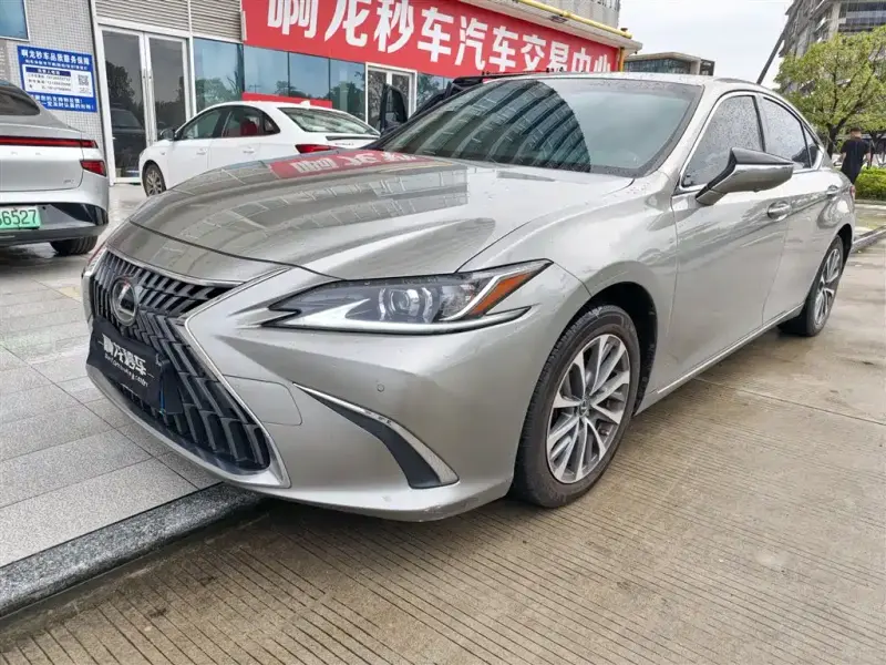 Lexus ES, 2023