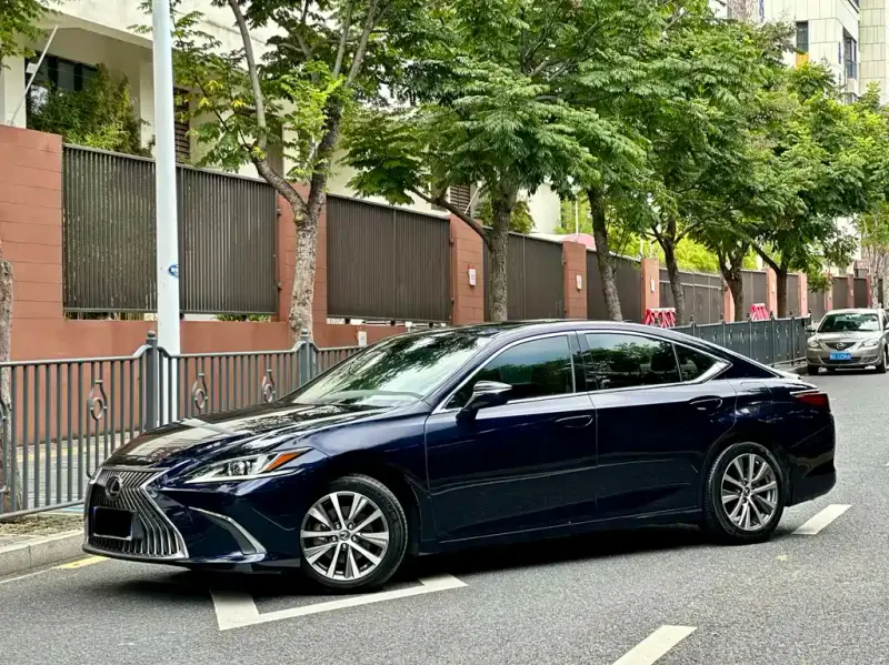 Lexus ES, 2021