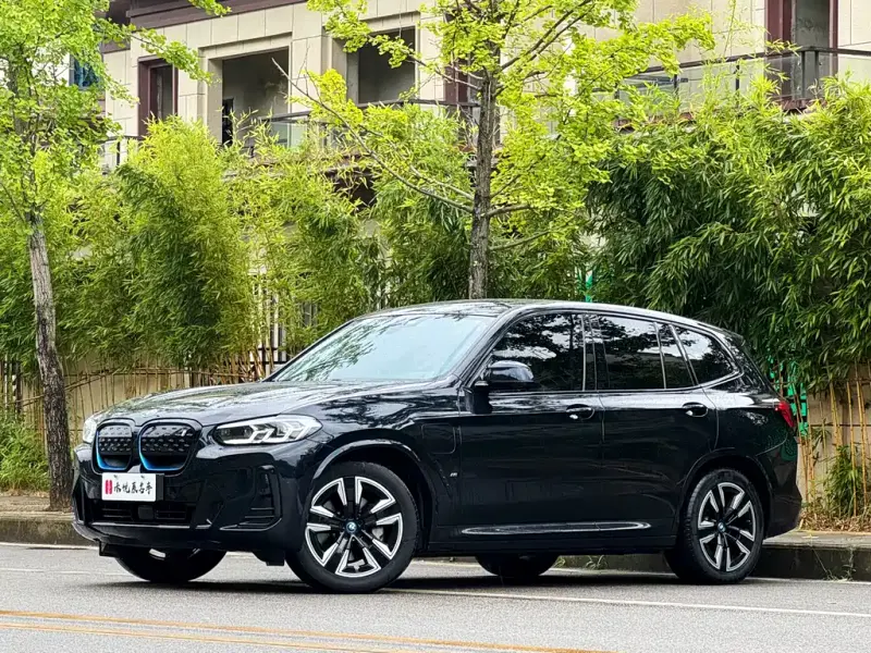 BMW iX3, 2023