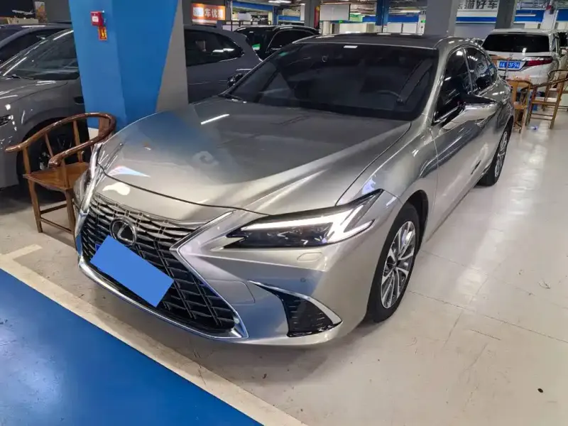 Lexus ES, 2025