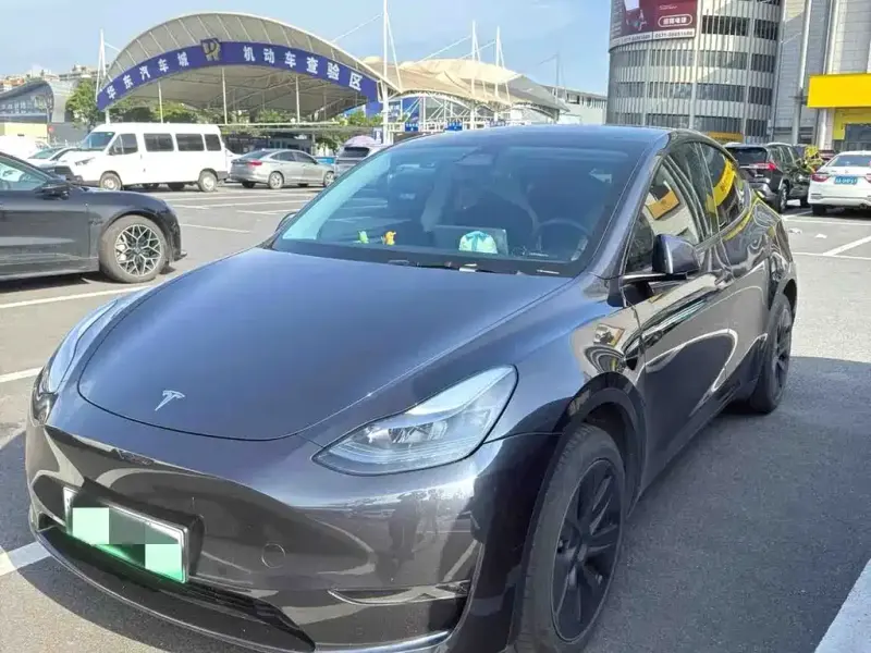 Tesla Model Y, 2023