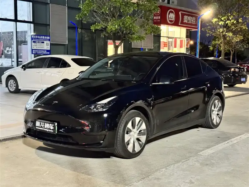 Tesla Model Y, 2023
