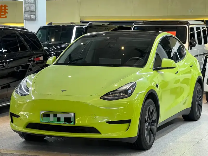 Tesla Model Y, 2024