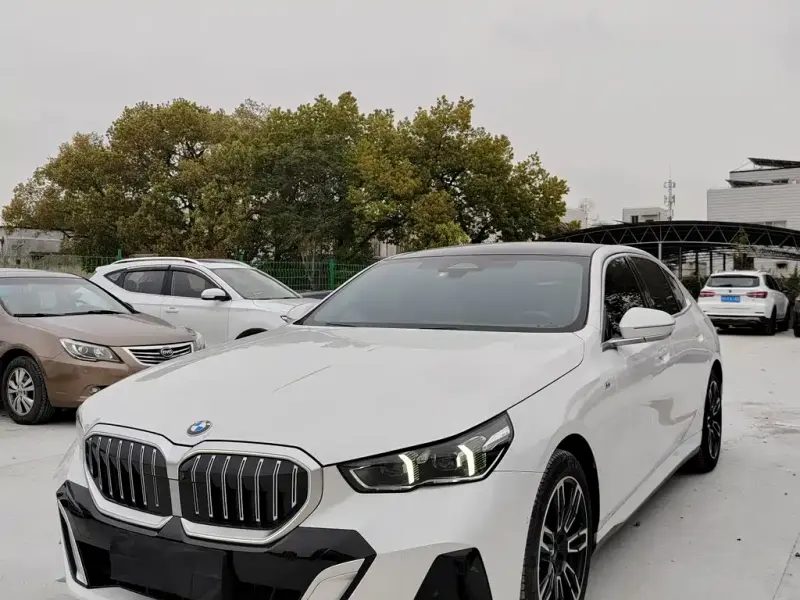 BMW 5 Series, 2025
