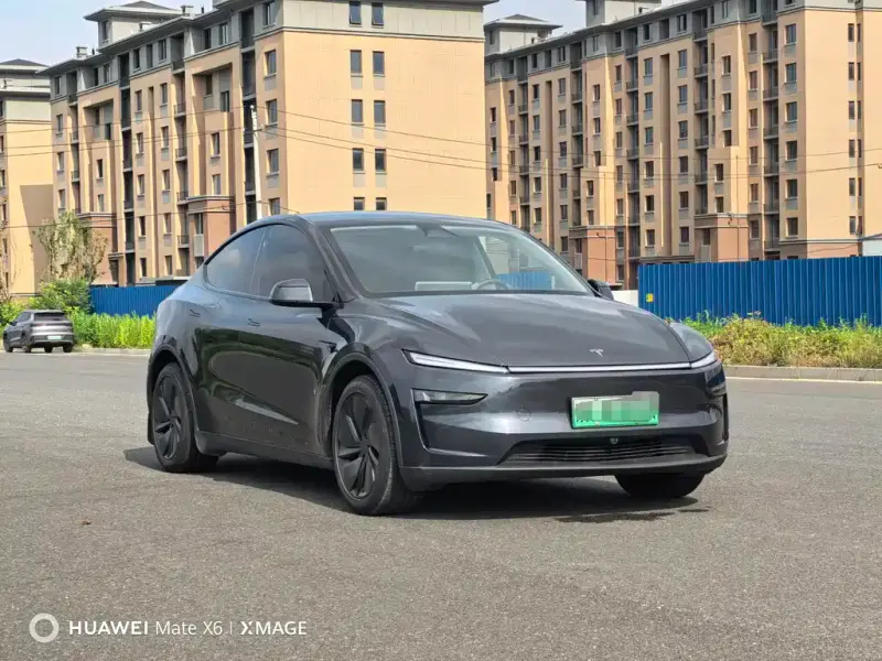Tesla Model Y, 2025