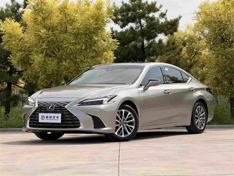 Lexus ES, 2025