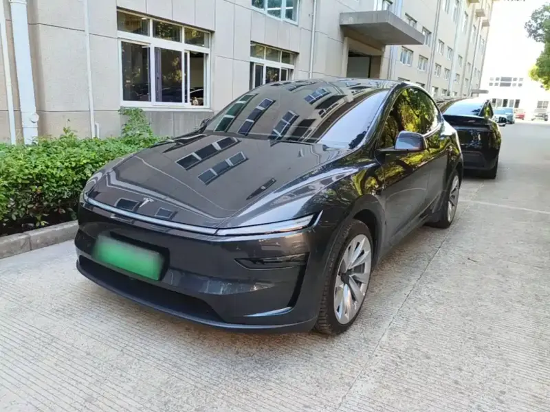 Tesla Model Y, 2025