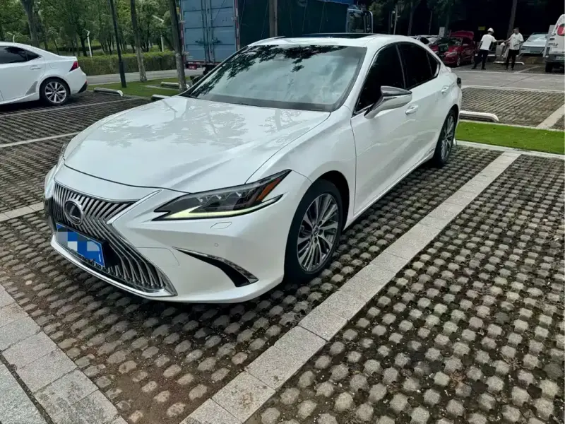 Lexus ES, 2020