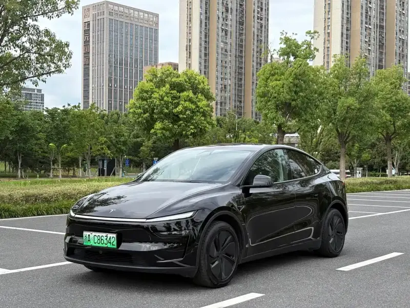 Tesla Model Y, 2026