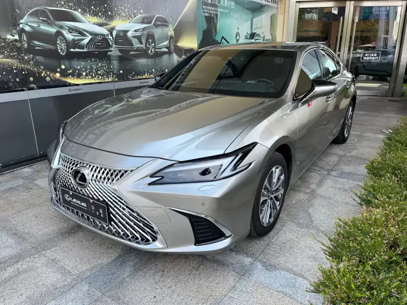 Lexus ES, 2024