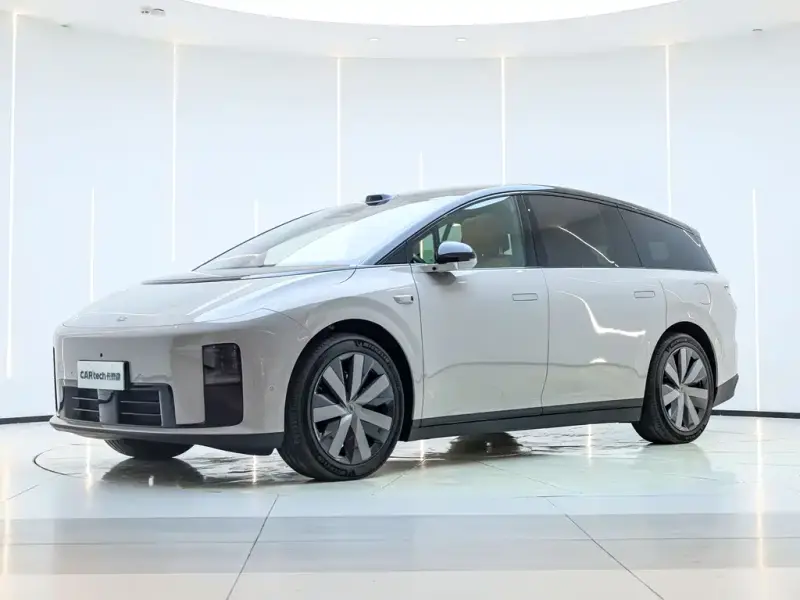 Li Auto i8, 2025