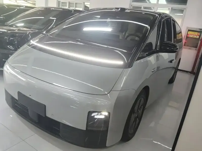 Li Auto Li MEGA, 2025