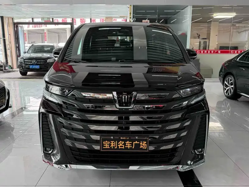 Toyota Vellfire, 2024